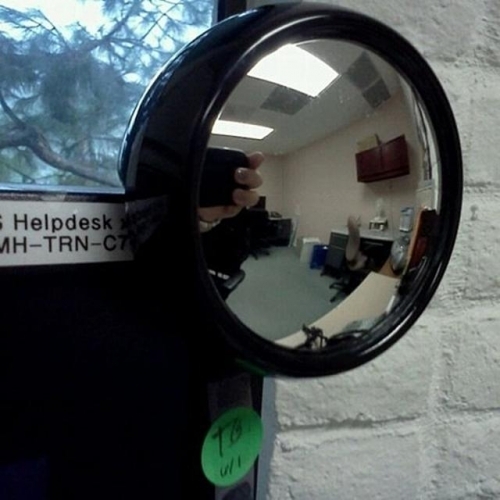 작업하면서 내 뒤를 볼 수 있는 모니터부착 거울
