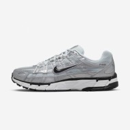 나이키 P-6000 화이트 메탈릭실버 FD9876-101